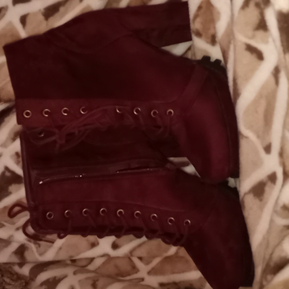 Heeled boots